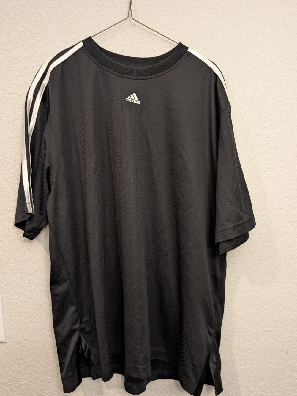 Men's adidas Black Short Sleeve Training Tee Sz XL with White Shoulder Stripes